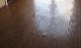 劣质地板爆料视频讲解,视频爆料揭示地板质量问题